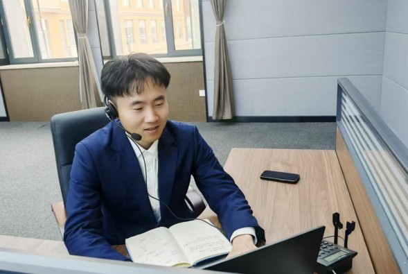 呂達：用聲音溫情守護，以服務增光添彩